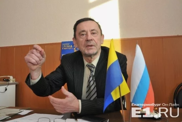 The owners of the Golden Apple are still fruits… The owners of the Golden Apple are still fruits…